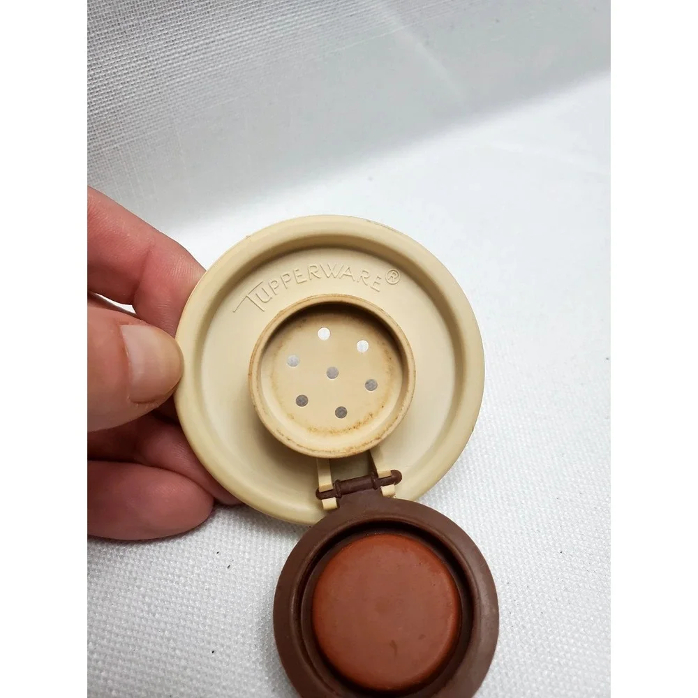 Vintage Tupperware Pepper Shaker Brown 4‎ 1/2